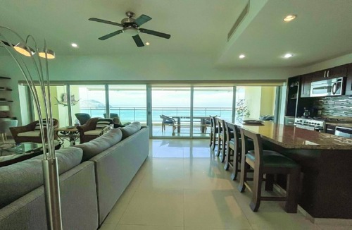 Zona Dorada Condo | Beachfront Condo-Indulged Relaxation