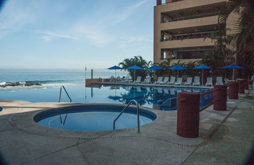 South Shore Hotel Area Condo | Beachfront Condo in Puerto Vallarta - Los Palmares