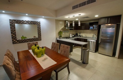 South Hotel Zone Condo | Beachfront Condo | Pools, Gym, Hot Tub