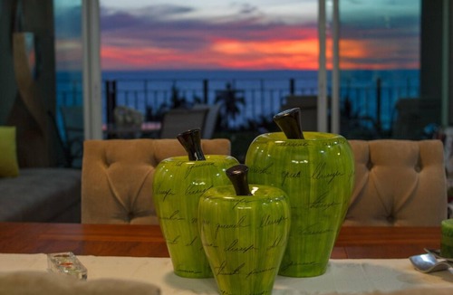 South Hotel Zone Condo | Beachfront Condo | Pools, Gym, Hot Tub