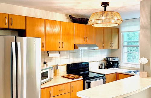 Mediania Alta Condo | Beachfront Condo+Pool+Backup Power+Full AC+FREEpkg+75TVSURR SYS