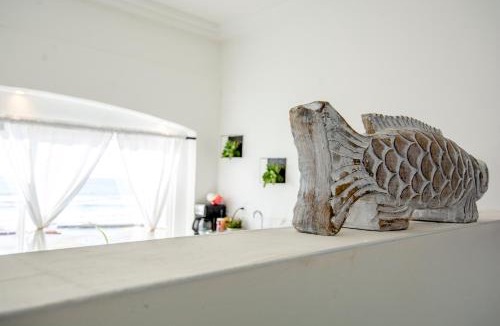 Costa Apartment | BEACHFRONT Escape - Cozy Studio