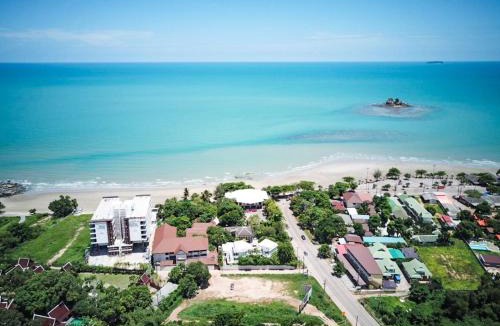 Mae Pim Apartment | Beachfront Escape Studio E265