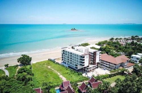 Mae Pim Apartment | Beachfront Escape Studio E265