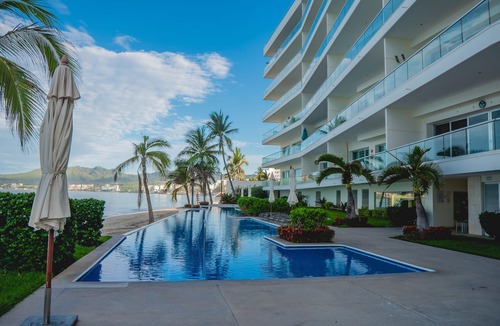 Bucerias Condo | Beachfront Golden Zone Bucerías Penthouse Agua Azul,heatedpool, Wifi,2 balconies