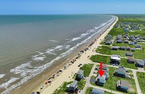 Crystal Beach House | Beachfront - Hot Tub - BBQ - 14 Guests