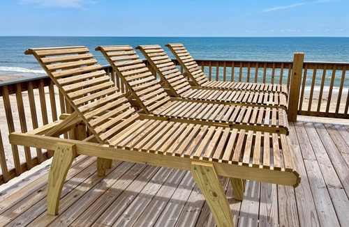 Port Bolivar House | BEACHFRONT-HOTTUB- 5br-4ba, amazing deck, grill & chill, hoops, kids’ loft, pets
