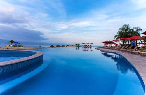 South Hotel Zone Condo | Beachfront, Luxurious Grand Venetian 3 Bedroom, Fiber Optic WIFI