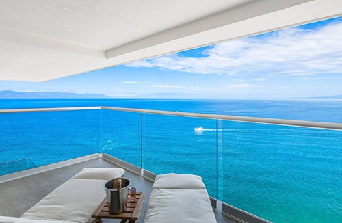 Las Glorias Apartment | Beachfront Luxury 4BR Penthouse with Incredible Ocean Views