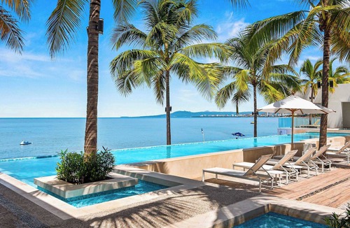 Las Glorias Apartment | Beachfront Luxury 4BR Penthouse with Incredible Ocean Views