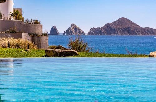 Cabo Bello Apartment | Beachfront luxury Condo w Pool