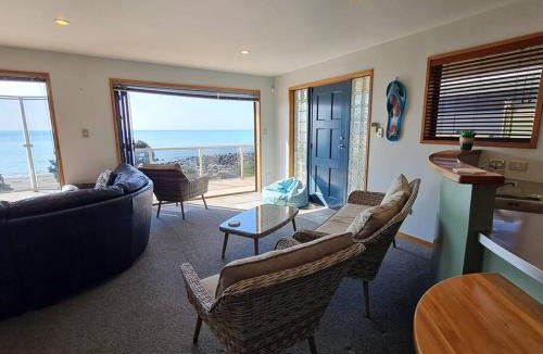 Bell Block House | Beachfront on Wanaka Terrace