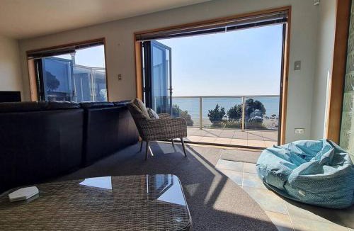 Bell Block House | Beachfront on Wanaka Terrace
