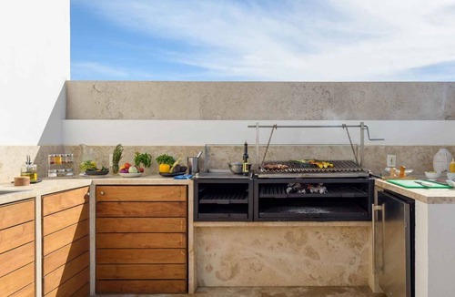 Zona Hotelera House | Beachfront Paradise! Pet-friendly Penthouse with Private Rooftop Pool!