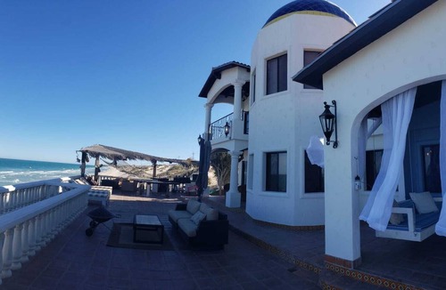 Villas de Las Palmas House | Beachfront Perfect for Entertaining
