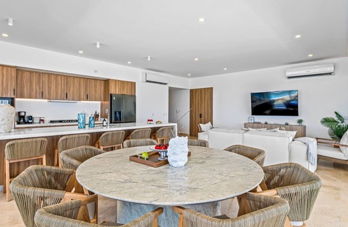 Las Glorias Apartment | Beachfront, Private Pool, Theatre Room, Views!