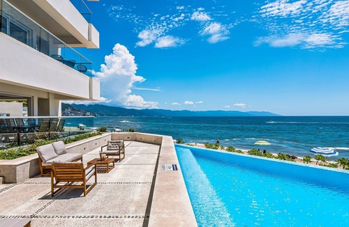 Las Glorias Apartment | Beachfront, Private Pool, Theatre Room, Views!