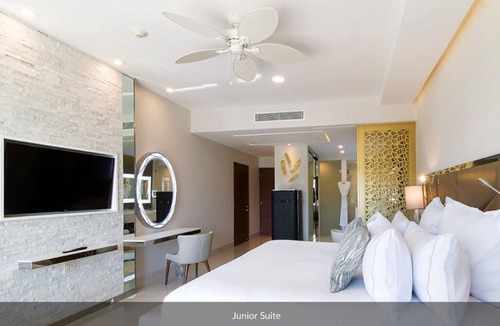 Los Cangrejos II y III Resort | BEACHFRONT RESORT – with a contemporary design – Junior suite