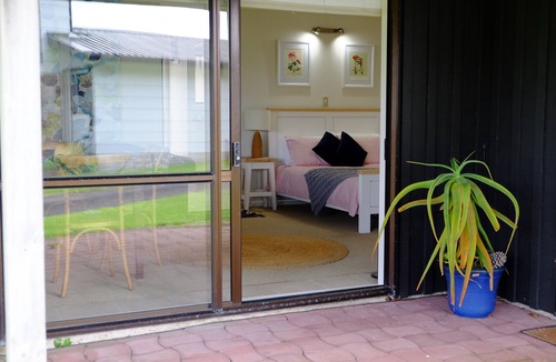 Whiritoa Apartment | Beachfront Studio – Modern, Self-Contained by beautiful Whiritoa Beach