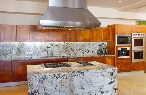 San Francisco Villa | Beachfront Villa w/large pool, 5 huge BR's all with Ocean Views & 5-pers. staff