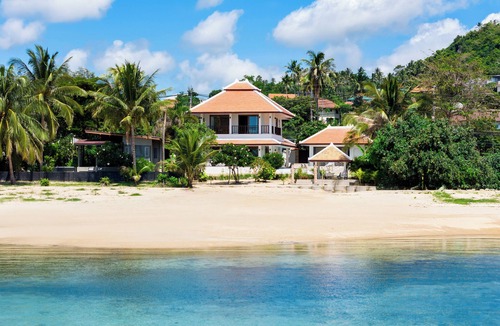 Maret Villa | Beachfront Villa- 5 Bedrooms. Lamai Area. Private Pool. Housekeeper Provided.