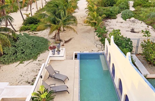 Telchac Puerto Villa | Beachfront Villa with Infinity Pool