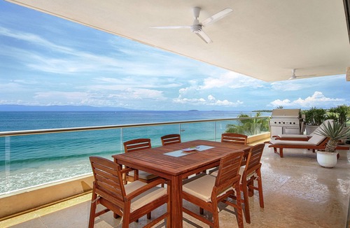 Emiliano Zapata Condo | 🇲🇽BEACHFRONT with Spectacular Views! 🇮🇹 25% off Nov 16-Dec 18, 2023