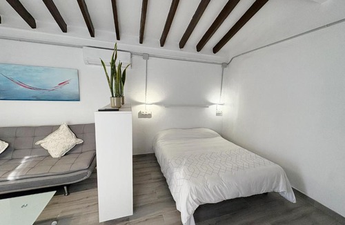 Almayate Bajo Apartment | Beachside Studio in Peaceful Almayate