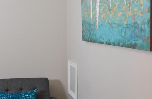 Garden Court Apartment | Beautiful 2 bedroom apartment with patio and deck