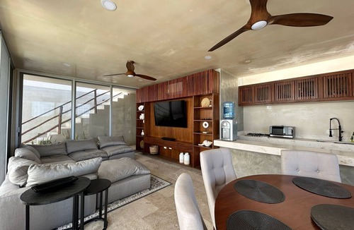 Chicxulub Puerto House | Beautiful 4 Bedroom Villa - 3 minute walk to the Beach!