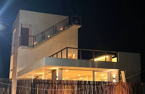 Chicxulub Puerto House | Beautiful 4 Bedroom Villa - 3 minute walk to the Beach!