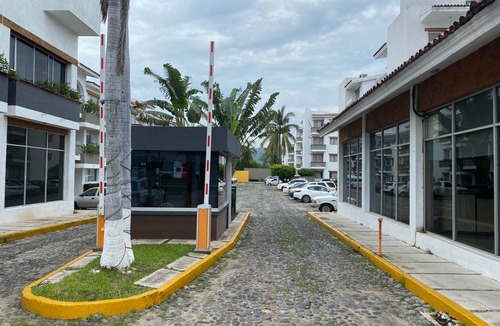 Manzanillo Apartment | Beautiful apartment with pool