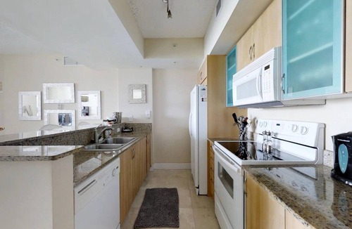 Sunny Isles Beach Apartment | Beautiful Asian retreat 2bd/2bth Apt. min to beach
