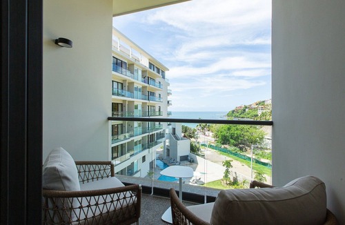 La Cruz de Huanacaxtle Apartment | Beautiful beachfront Studio, Zantamar 306
