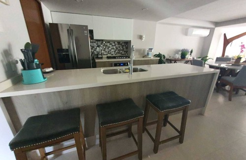 Las Glorias Apartment | Beautiful Beachfront Apartment