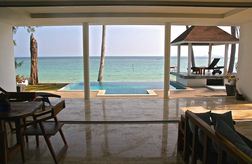 Na Mueang Villa | Beautiful Beachfront 3 BRM, private pool