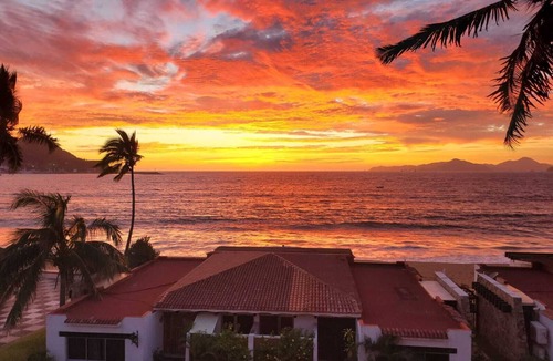 Manzanillo Condo | Beautiful beachfront 2BR 2BA condo w/pool, patio & sunsets!