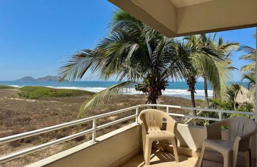 Quintas del Mar Apartment | Beautiful beachfront space and pool