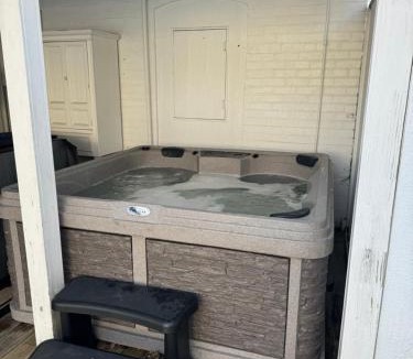 Madison House | Beautiful Bungalow on Main
