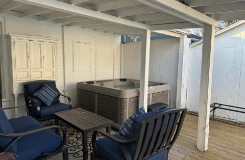 Madison House | Beautiful Bungalow on Main