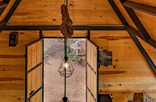 Amealco Cabin | Beautiful Cabin in the woods l Pet Friendly l Bbq