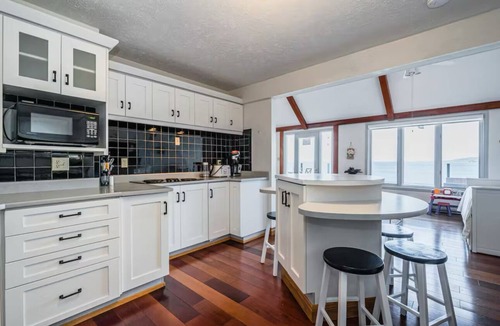 Lion's Head House | Beautiful cottage style Waterfront house on Georgian Bay. Pet-Friendly!