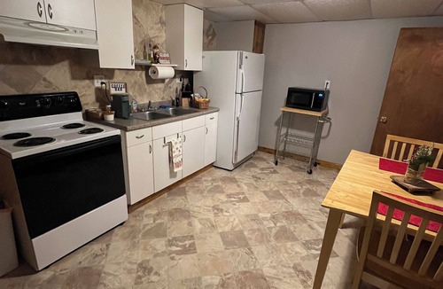 Sherwood Manor Apartment | Beautiful Escape. Bring your Pets!