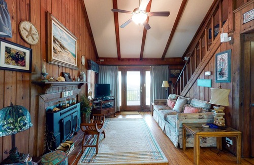 Atlantic Beach Cottage | Beautiful Home in Oceanfront Location w/Vaulted Ceilings, Free WiFi, Deck, W/D