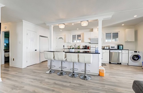 Innisfil House | Beautiful House by Lake Simcoe
