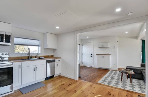 Augusta Apartment | Beautiful Open Concept 1 bedroom