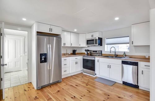 Augusta Apartment | Beautiful Open Concept 1 bedroom