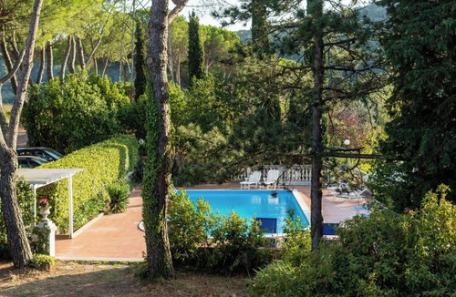 Carmignano Villa | Beautiful private villa for 10 people with private pool, WIFI, TV, patio and pets allowed