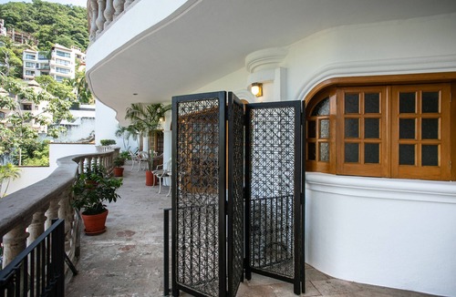 Conchas Chinas Condo | Beautiful & relaxing Condo Rojo in prestigious Conchas Chinas