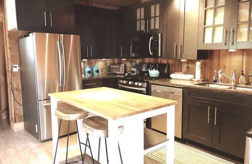 Wilmington Ski Chalet | Beautiful- Ski/Golf home, Hot tub, mins to MTN